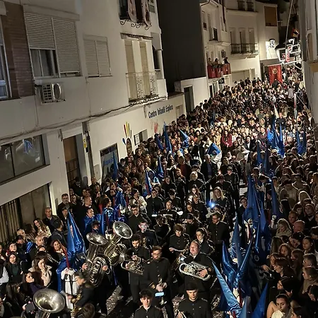 Center * 埃斯特波纳