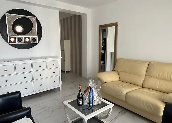 Center * 埃斯特波纳