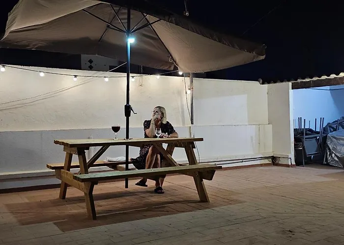 Center * 埃斯特波纳