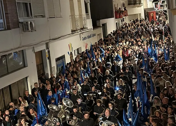 Center * 埃斯特波纳